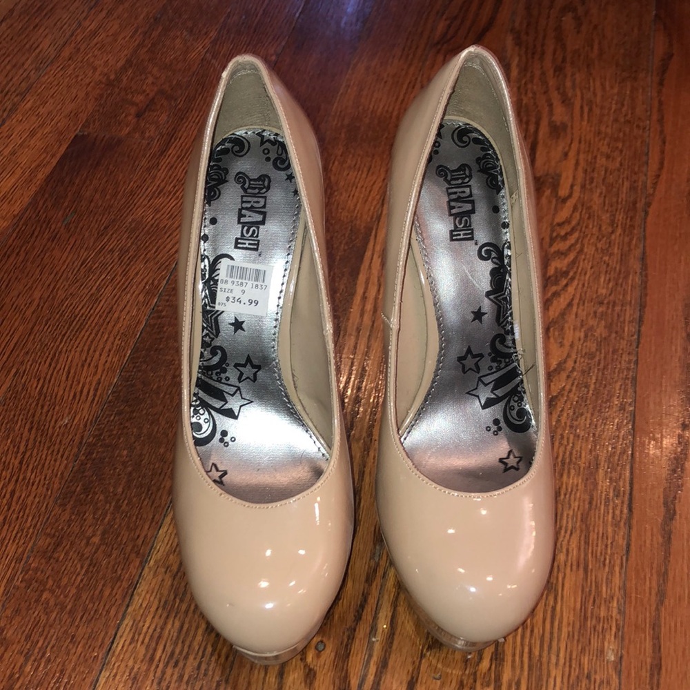 ✨Nude Pumps✨